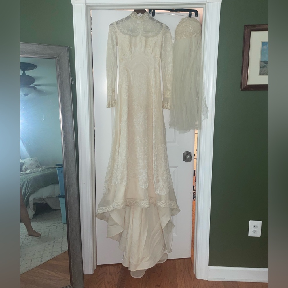 Vintage Wedding Dress with Veil